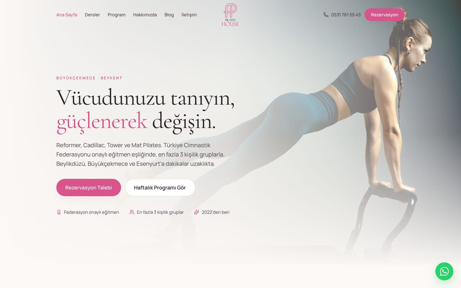 Pilates House web sitesi ana sayfası: açık zemin, 'Vücudunuzu tanıyın, güçlenerek değişin' başlığı ve Rezervasyon Talebi butonu